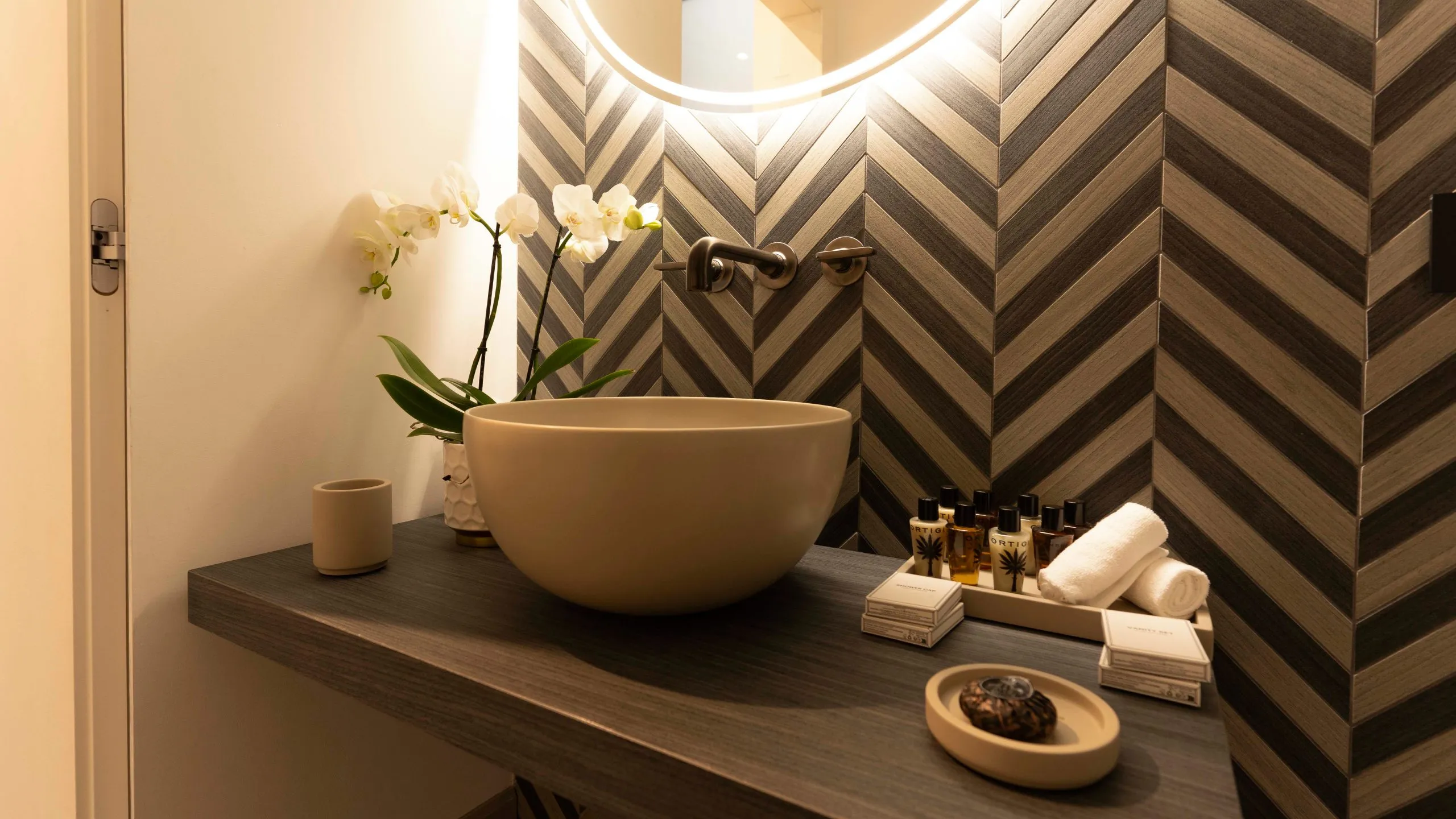 Villa-Conrad-Hotel-Taormina-Sicilia-Foto-Junior-Suite-107-antibagno-DAR1863-orizzontale